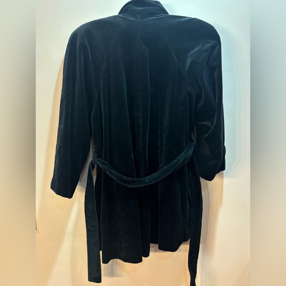 Vintage Portrait Velvet Jacket – Black, Belted, Shoulder Pads, L (Estimated) - Picture 9 of 10